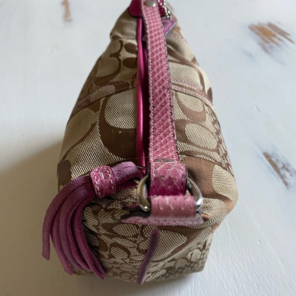 Small clutch size Authentic Coach Purse - Picture 4 of 5